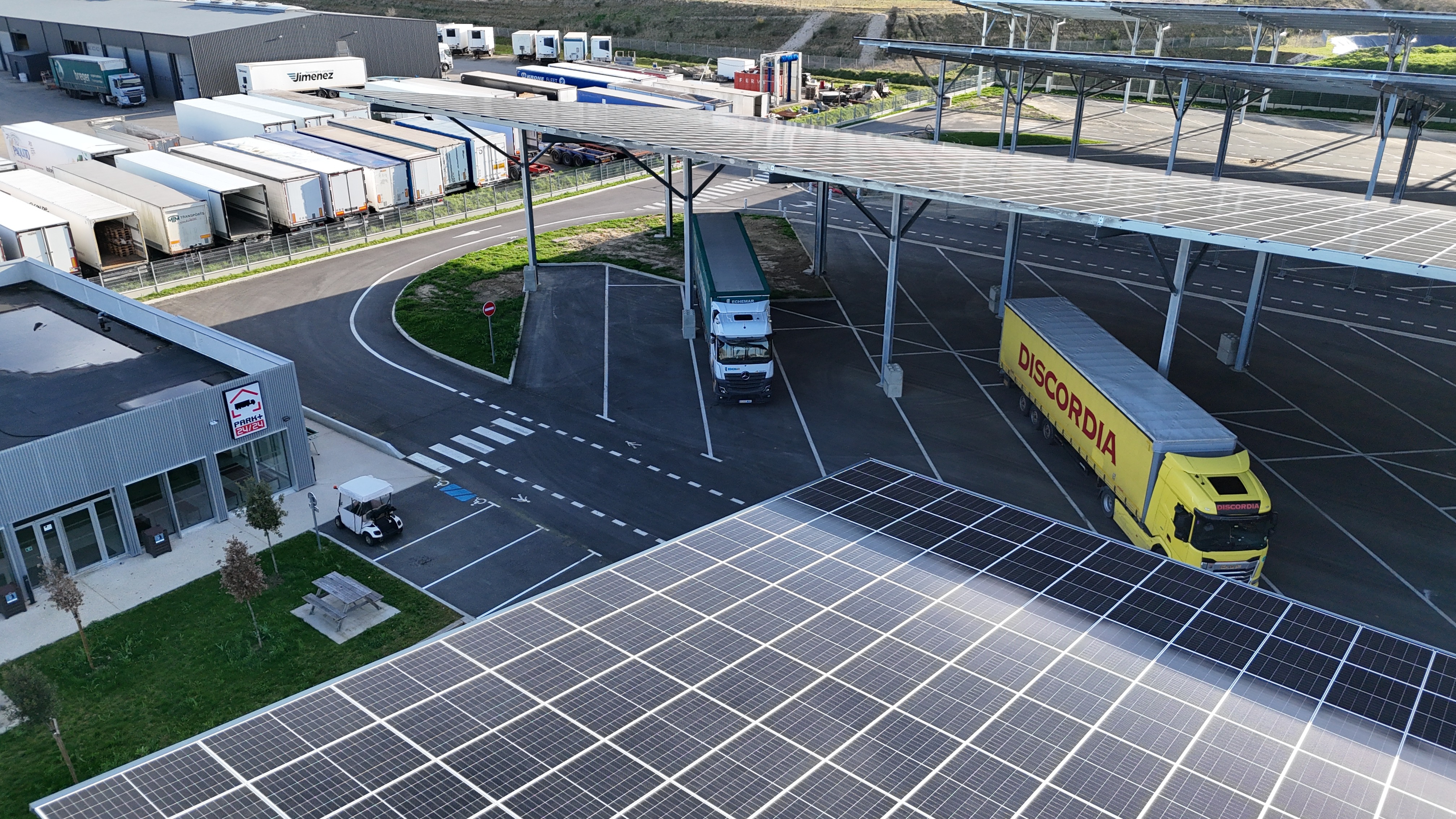 Vue aérienne du parking de Montbartier